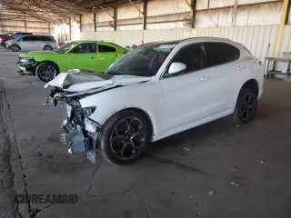 2020 Alfa Romeo Stelvio Ti z VIN ZASPAKBN5L7C74328, wystawiony jako Copart lot #62313165 z przebiegiem Nie podano mil oraz Szkoda całkowita • Salvage title. Historia ofert i sprzedaży dostępna na DreamBid. Obrazek 1.