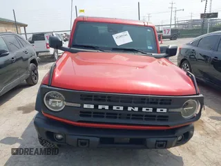 2024 Ford Bronco z VIN 1FMEE1BP8RLA06515, wystawiony jako IAAI lot #42285341 z przebiegiem 17 102 mil mil oraz . Historia ofert i sprzedaży dostępna na DreamBid. Obrazek 13.