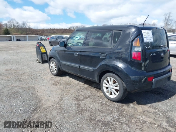 2010 Kia Soul + with VIN KNDJT2A29A7038620, listed as a IAAI auction lot 41989573 with 141,312 mi miles. Bid and sale history available at carsss.com. Image 3.