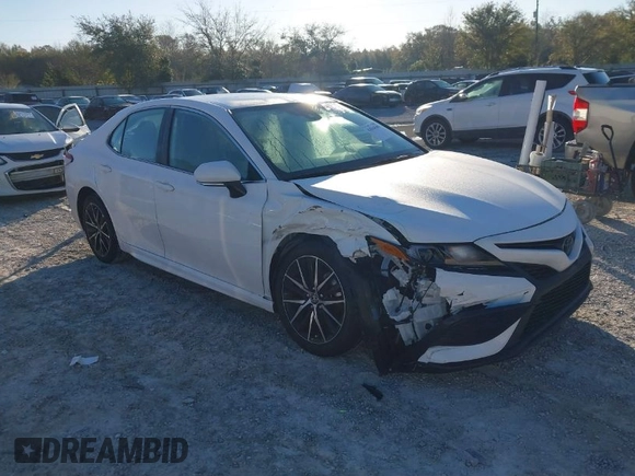 2023 Toyota Camry SE z VIN 4T1G11AKXPU153288, wystawiony jako IAAI lot #41816589 z przebiegiem 33 708 mil mil oraz . Historia ofert i sprzedaży dostępna na DreamBid. Obrazek 1.