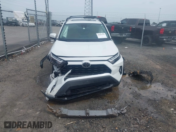 2024 Toyota RAV4 XLE Premium z VIN 2T3C1RFV3RW311870, wystawiony jako IAAI lot #42066945 z przebiegiem 16 237 mil mil oraz . Historia ofert i sprzedaży dostępna na DreamBid. Obrazek 12.