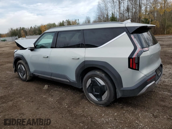 2024 Kia EV9 Wind z VIN KNDAFFS57R6049852, wystawiony jako Copart lot #78782314 z przebiegiem 2 496 mil mil oraz Szkoda całkowita • Salvage title. Historia ofert i sprzedaży dostępna na DreamBid. Obrazek 2.