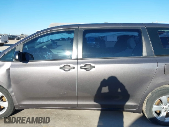 2016 Toyota Sienna L with VIN 5TDZK3DC4GS726572, listed as a IAAI auction lot 41486036 with 138,162 mi miles and . Bid and sale history available at DreamBid. Image 15.