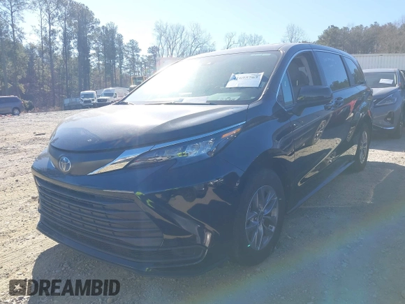 2024 Toyota Sienna LE with VIN 5TDKRKEC9RS185060, listed as a IAAI auction lot 41695763 with 20,673 mi miles. Bid and sale history available at carsss.com. Image 2.