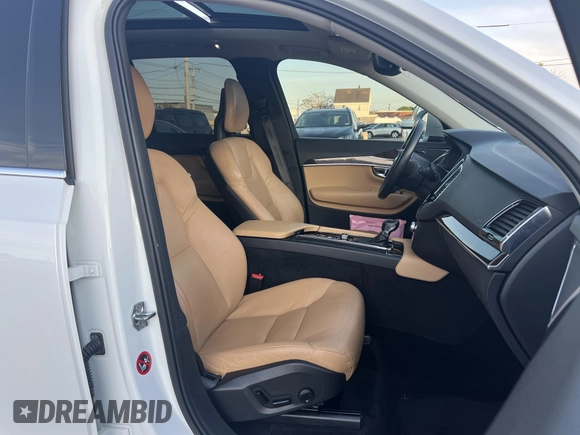 2016 Volvo XC90 T6 Momentum z VIN YV4A22PKXG1078160, wystawiony jako IAAI lot #42280382 z przebiegiem 178 571 mil mil oraz . Historia ofert i sprzedaży dostępna na DreamBid. Obrazek 5.