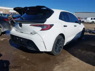 2020 Toyota Corolla Hatchback SE with VIN JTND4RBE7L3098607, listed as a IAAI auction lot 41452788 with 88,891 mi miles. Bid and sale history available at carsss.com. Image 4.