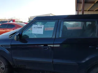 2011 Kia Soul with VIN KNDJT2A17B7733770, listed as a IAAI auction lot 41250008 with 182,515 mi miles. Bid and sale history available at carsss.com. Image 14.