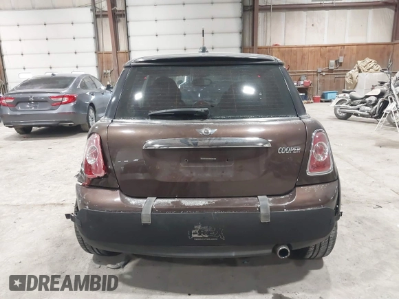 2012 MINI Hardtop with VIN WMWSU3C53CT260043, listed as a IAAI auction lot 41650247 with 180,711 mi miles and . Bid and sale history available at DreamBid. Image 17.