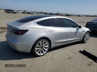 2018 Tesla Model 3 Long Range Battery z VIN 5YJ3E1EB4JF069307, wystawiony jako Copart lot #55079415 z przebiegiem 96 899 mil mil oraz Szkoda całkowita • Salvage title. Historia ofert i sprzedaży dostępna na DreamBid. Obrazek 3.