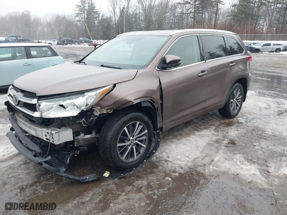 2017 Toyota Highlander XLE with VIN 5TDJZRFH9HS363191, listed as a IAAI auction lot 41642975 with 255,219 mi miles. Bid and sale history available at carsss.com. Image 20.
