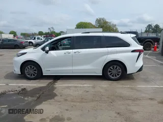 2021 Toyota Sienna XLE with VIN 5TDYRKEC6MS046412, listed as a IAAI auction lot 41934907 with 6,658 mi miles. Bid and sale history available at carsss.com. Image 14.