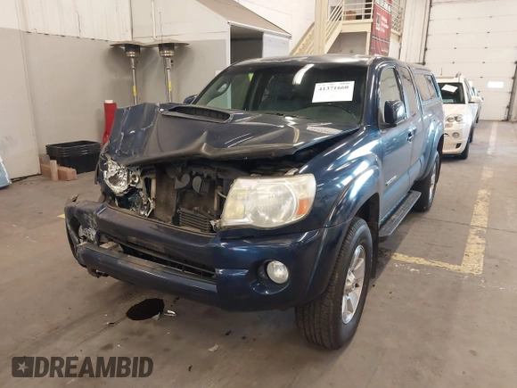 2006 Toyota Tacoma with VIN 5TEUU42N06Z265256, listed as a IAAI auction lot 41371660 with 153,557 mi miles. Bid and sale history available at carsss.com. Image 6.