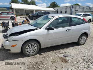 2007 Ford Focus S z VIN 1FAFP31N57W332773, wystawiony jako Copart lot #55217915 z przebiegiem 194 597 mil mil oraz Szkoda całkowita • Salvage title. Historia ofert i sprzedaży dostępna na DreamBid. Obrazek 1.