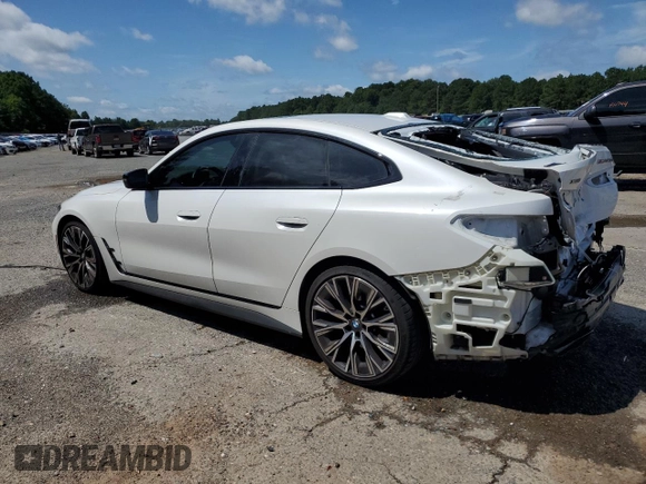 2022 BMW 4 Series M440i xDrive with VIN WBA13AW07NFM58905, listed as a Copart auction lot 60683905 with 18,664 mi miles and Salvage title. Bid and sale history available at DreamBid. Image 2.