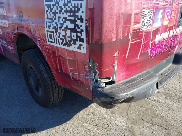 2005 Chevrolet Express Cargo Van with VIN 1GCGG25V151131305, listed as a IAAI auction lot 41338001 with 252,855 mi miles. Bid and sale history available at carsss.com. Image 6.