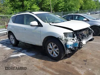 2014 Nissan Murano SV z VIN JN8AZ1MU5EW402599, wystawiony jako IAAI lot #42115514 z przebiegiem 131 656 mil mil oraz . Historia ofert i sprzedaży dostępna na DreamBid. Obrazek 1.