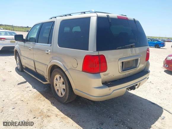 2004 Lincoln Navigator Luxury with VIN 5LMFU27R74LJ33852, listed as a IAAI auction lot 41985575 with 1 mi miles. Bid and sale history available at carsss.com. Image 3.