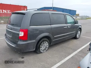 2015 Chrysler Town & Country Touring-L with VIN 2C4RC1CG9FR674238, listed as a IAAI auction lot 41908335 with 138,819 mi miles. Bid and sale history available at carsss.com. Image 4.