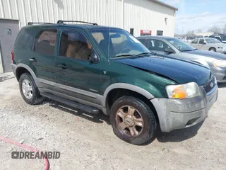 2001 Ford Escape XLT with VIN 1FMYU03141KB92083, listed as a IAAI auction lot 41840250 with 221,444 mi miles. Bid and sale history available at carsss.com. Image 1.