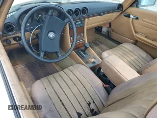 1983 Mercedes-Benz 380 SL z VIN WDBBA45A3DB027653, wystawiony jako Copart lot #58926515 z przebiegiem 115 854 mil mil oraz Szkoda całkowita • Salvage title. Historia ofert i sprzedaży dostępna na DreamBid. Obrazek 8.