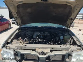 2004 Lincoln Navigator Luxury with VIN 5LMFU27R74LJ33852, listed as a IAAI auction lot 41985575 with 1 mi miles. Bid and sale history available at carsss.com. Image 10.