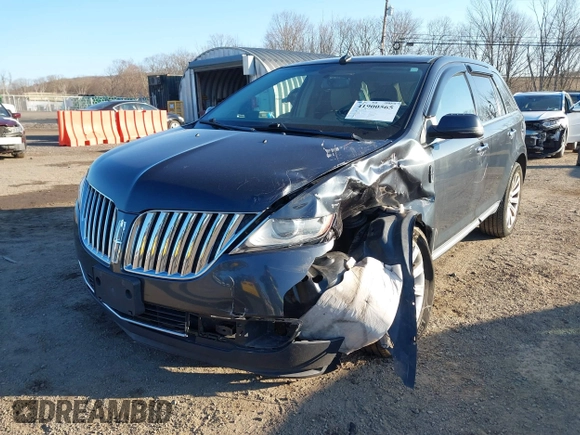 2013 Lincoln MKX with VIN 2LMDJ8JK1DBL28495, listed as a IAAI auction lot 41900565 with 132,511 mi miles. Bid and sale history available at carsss.com. Image 6.