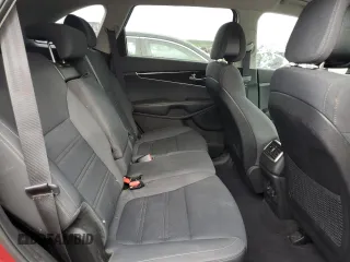 2016 Kia Sorento LX z VIN 5XYPGDA59GG096713, wystawiony jako Copart lot #55785105 z przebiegiem 83 160 mil mil oraz Czysty tytuł • Clean title. Historia ofert i sprzedaży dostępna na DreamBid. Obrazek 11.