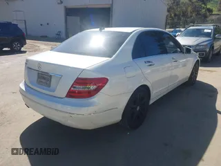 2014 Mercedes-Benz C 250 Sport z VIN WDDGF4HB1EA893149, wystawiony jako IAAI lot #41865343 z przebiegiem 188 557 mil mil oraz . Historia ofert i sprzedaży dostępna na DreamBid. Obrazek 4.