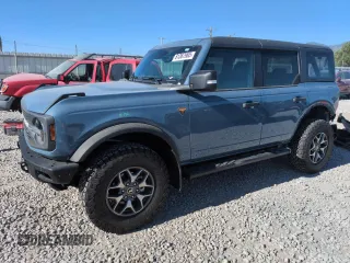 2024 Ford Bronco Badlands z VIN 1FMEE9BP3RLA29781, wystawiony jako Copart lot #61367965 z przebiegiem 8 702 mil mil oraz Szkoda całkowita • Salvage title. Historia ofert i sprzedaży dostępna na DreamBid. Obrazek 1.