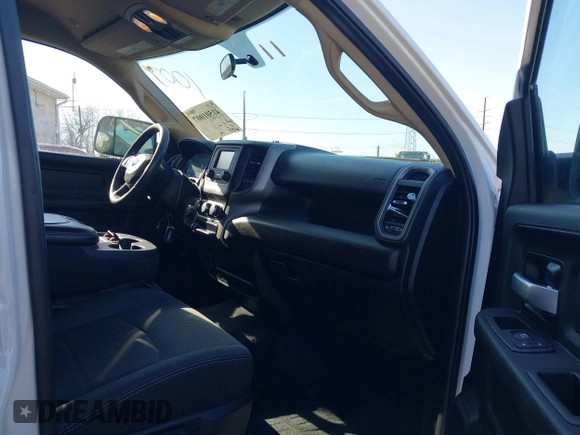 2019 Ram 2500 Tradesman with VIN 3C6UR5CJXKG596863, listed as a IAAI auction lot 41501007 with 64,518 mi miles. Bid and sale history available at carsss.com. Image 5.