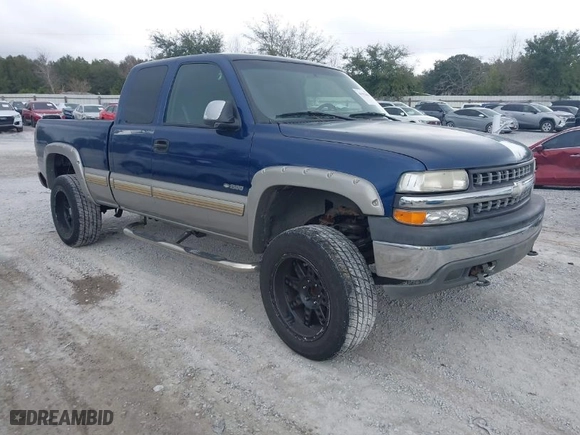 2001 Chevrolet Silverado 1500 LS with VIN 2GCEC19T311396687, listed as a IAAI auction lot 41552808 with 183,040 mi miles. Bid and sale history available at carsss.com. Image 1.
