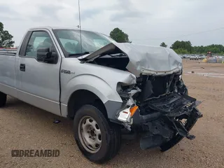 2013 Ford F-150 XL z VIN 1FTMF1CM1DKF27849, wystawiony jako IAAI lot #42308542 z przebiegiem 74 352 mil mil oraz . Historia ofert i sprzedaży dostępna na DreamBid. Obrazek 6.