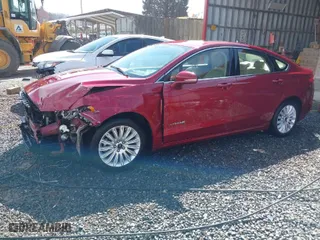 2014 Ford Fusion SE Hybrid with VIN 3FA6P0LU0ER385982, listed as a IAAI auction lot 41804715 with 110,590 mi miles. Bid and sale history available at carsss.com. Image 2.