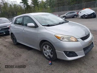 2010 Toyota Matrix z VIN 2T1KU4EE3AC274566, wystawiony jako IAAI lot #42201701 z przebiegiem 107 108 mil mil oraz . Historia ofert i sprzedaży dostępna na DreamBid. Obrazek 1.