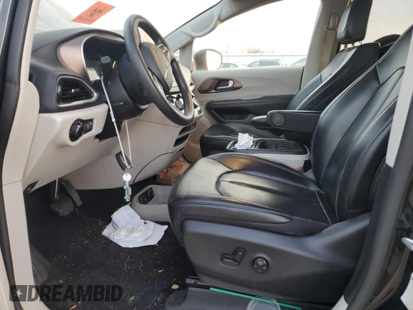 2021 Chrysler Voyager LXi with VIN 2C4RC1DG7MR538864, listed as a Copart auction lot 82931624 with 97,819 mi miles and Salvage Title. Bid and sale history available at DreamBid. Image 7.