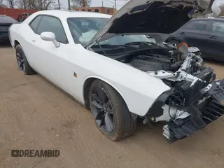 2020 Dodge Challenger R/T Scat Pack z VIN 2C3CDZFJ0LH198945, wystawiony jako IAAI lot #41955779 z przebiegiem 18 041 mil mil oraz . Historia ofert i sprzedaży dostępna na DreamBid. Obrazek 1.