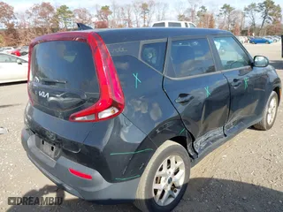 2022 Kia Soul LX with VIN KNDJ23AU0N7163473, listed as a IAAI auction lot 40776662 with 56,477 mi miles. Bid and sale history available at carsss.com. Image 4.