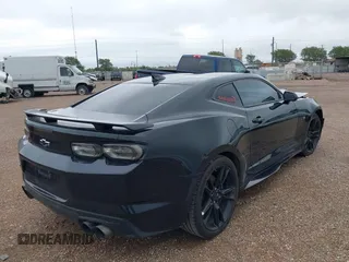 2019 Chevrolet Camaro 1SS z VIN 1G1FF1R70K0111514, wystawiony jako IAAI lot #41924277 z przebiegiem Nie podano mil oraz . Historia ofert i sprzedaży dostępna na DreamBid. Obrazek 4.