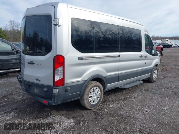2017 Ford Transit Passenger XL z VIN 1FBAX2CG0HKA88590, wystawiony jako IAAI lot #41955797 z przebiegiem 135 287 mil mil oraz . Historia ofert i sprzedaży dostępna na DreamBid. Obrazek 4.