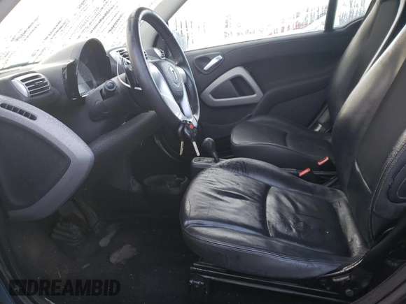 2010 Smart fortwo Pure z VIN WMEEJ3BA3AK353317, wystawiony jako Copart lot #48560975 z przebiegiem 163 175 mil mil oraz Czysty tytuł • Clean title. Historia ofert i sprzedaży dostępna na DreamBid. Obrazek 7.