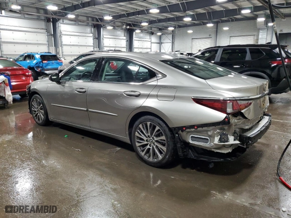 2021 Lexus ES with VIN 58AD11D10MU007590, listed as a Copart auction lot 82584724 with 5,470 mi miles and Salvage Title. Bid and sale history available at carsss.com. Image 2.