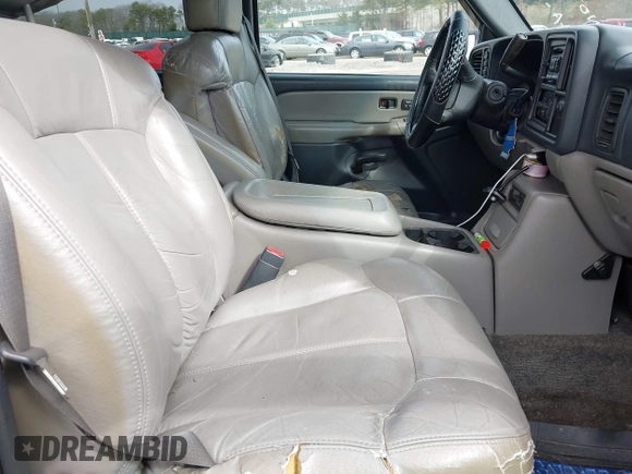 2001 Chevrolet Suburban LT with VIN 3GNGK26U21G248043, listed as a IAAI auction lot 41995982 with 193,898 mi miles. Bid and sale history available at carsss.com. Image 5.