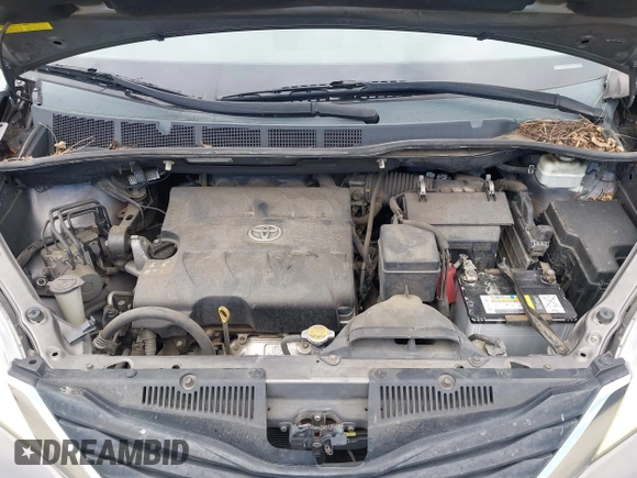 2011 Toyota Sienna LE AAS with VIN 5TDKK3DC8BS073125, listed as a IAAI auction lot 42018649 with 199,595 mi miles. Bid and sale history available at carsss.com. Image 10.