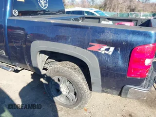 2009 Chevrolet Silverado 1500 LT with VIN 1GCEK29089Z264879, listed as a IAAI auction lot 40990010 with Not Provided miles and . Bid and sale history available at DreamBid. Image 18.