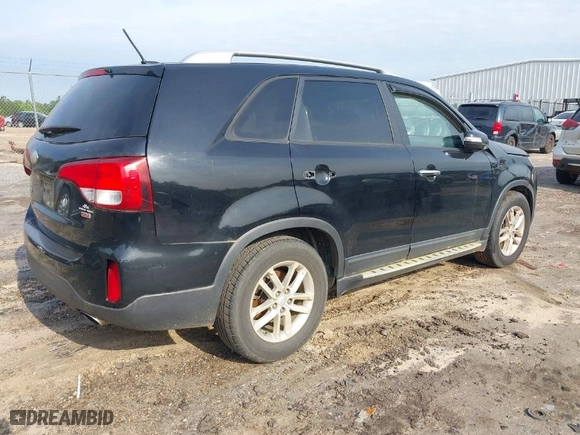 2014 Kia Sorento LX with VIN 5XYKT4A69EG518619, listed as a IAAI auction lot 42029285 with 187,976 mi miles. Bid and sale history available at carsss.com. Image 4.