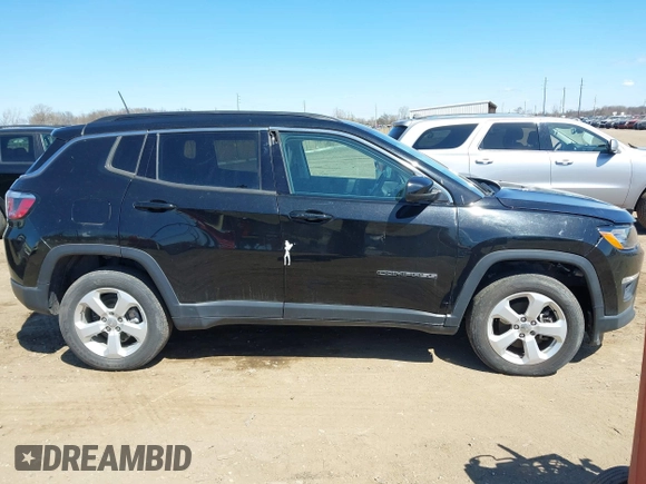 2018 Jeep Compass Latitude with VIN 3C4NJDBB6JT101024, listed as a IAAI auction lot 42061228 with 48,771 mi miles. Bid and sale history available at carsss.com. Image 13.