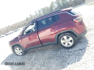 2022 Jeep Compass Latitude with VIN 3C4NJCBB2NT119391, listed as a Copart auction lot 46144465 with 82,636 mi miles and Salvage Title. Bid and sale history available at carsss.com. Image 2.