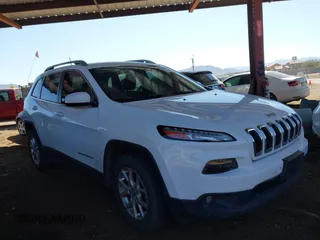 2017 Jeep Cherokee Latitude with VIN 1C4PJMCS0HW587180, listed as a IAAI auction lot 41648112 with 89,650 mi miles. Bid and sale history available at carsss.com. Image 1.