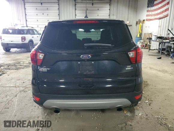 2019 Ford Escape SE z VIN 1FMCU9GD6KUB27891, wystawiony jako Copart lot #56957905 z przebiegiem 61 342 mil mil oraz Szkoda całkowita • Salvage title. Historia ofert i sprzedaży dostępna na DreamBid. Obrazek 6.