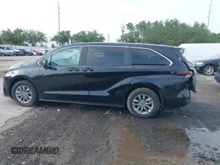 2025 Toyota Sienna LE z VIN 5TDKRKEC0SS237116, wystawiony jako IAAI lot #42384873 z przebiegiem 9 943 mil mil oraz . Historia ofert i sprzedaży dostępna na DreamBid. Obrazek 15.